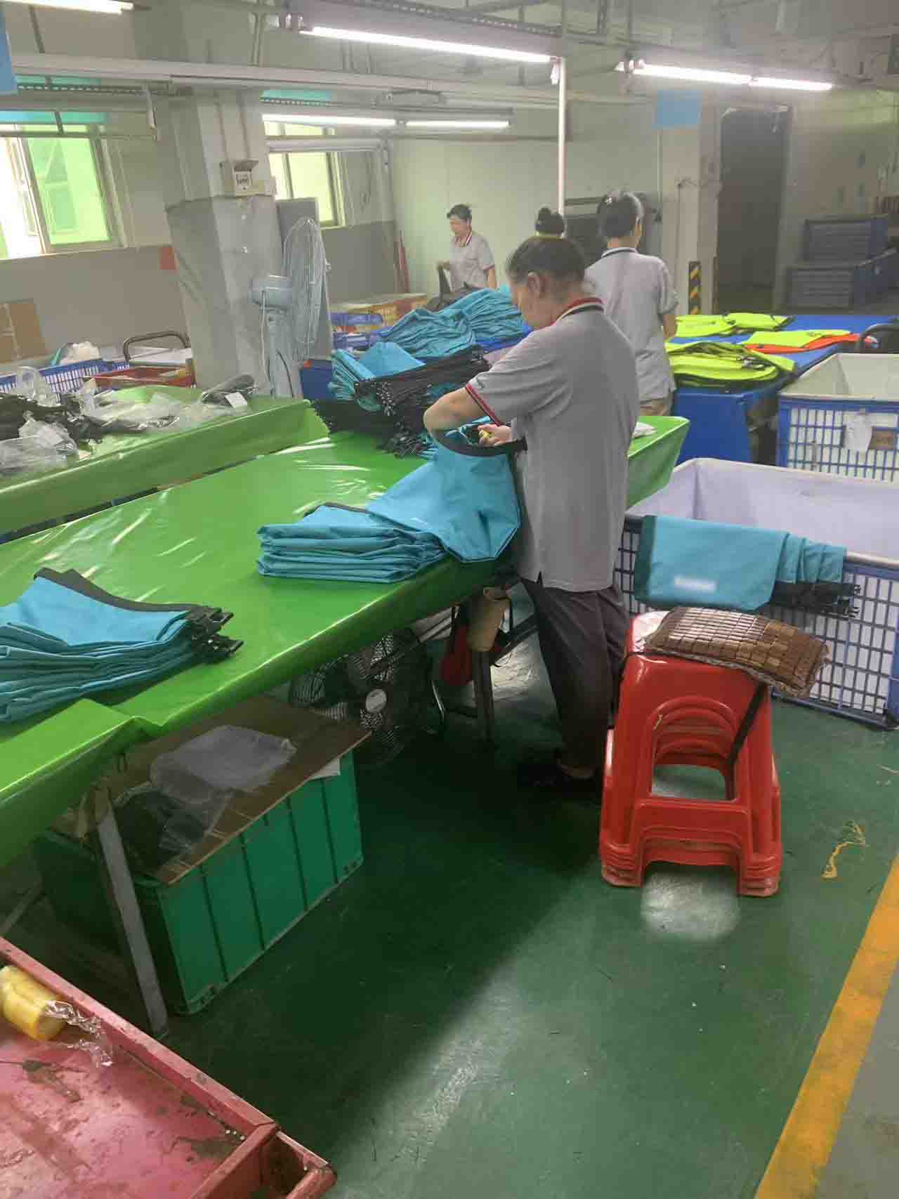 Quality inspectors at Yifulong Factory are conducting quality checks on a batch of dry bags customized for overseas clients.